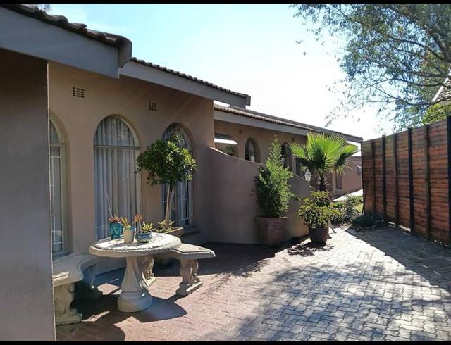 5 BEDROOM HOUSE FOR SALE IN BRACKENDOWNS